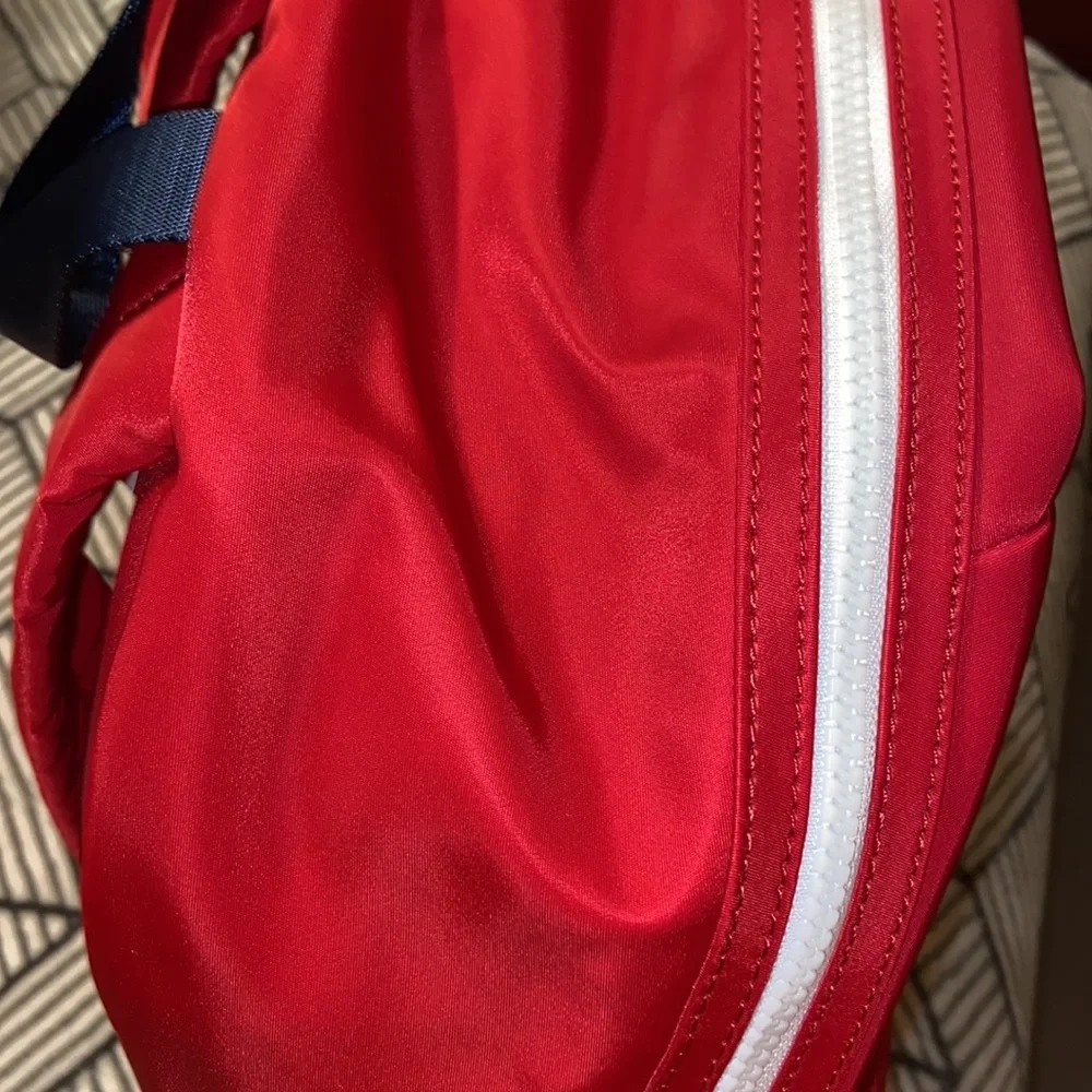 Tommy Hilfiger - Picture 5 of 7